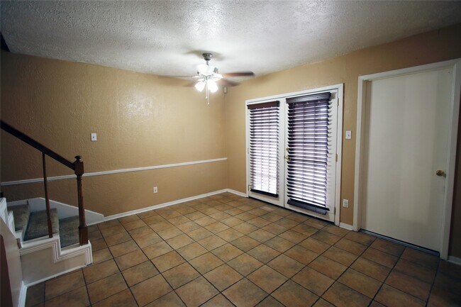 Building Photo - 4105 Vista Rd