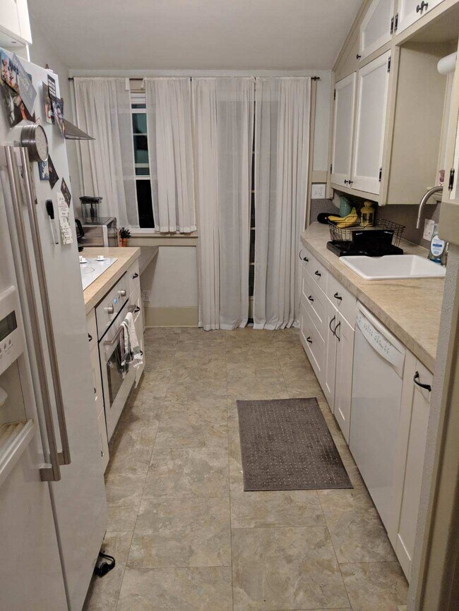 Building Photo - 473 Fairfield St