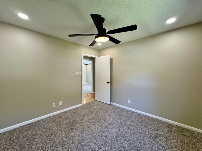 Building Photo - 1089 Torrey Dr