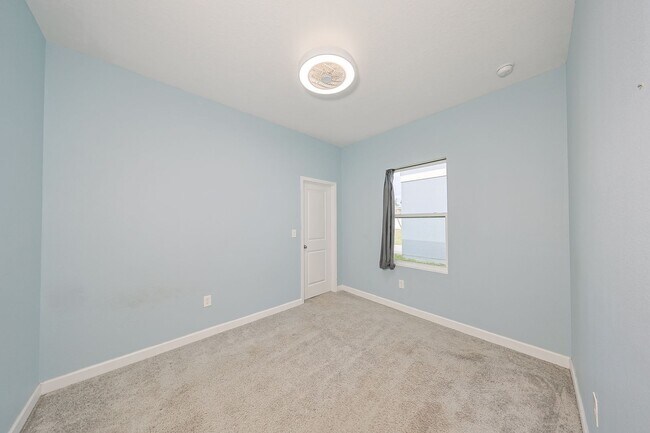 Building Photo - Beautiful Home 3/2/2 Home