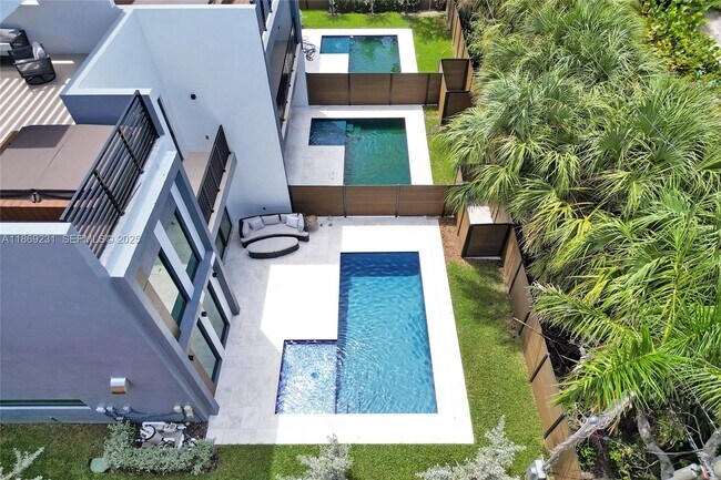 Building Photo - 1825 NE 26th Ave