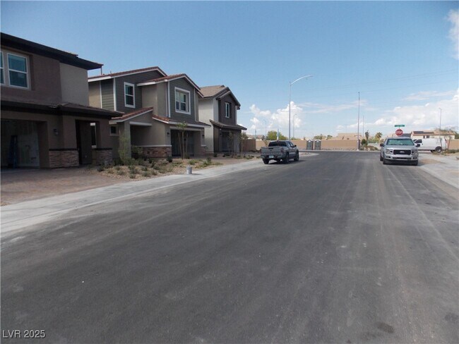 Building Photo - 565 Ruby Robin Ave