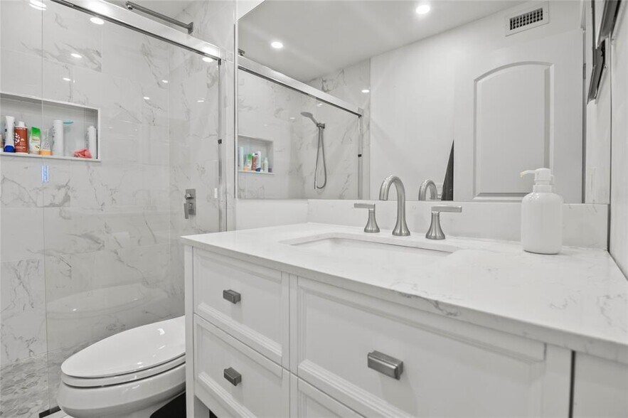 Building Photo - 2310 S Cypress Bend Dr