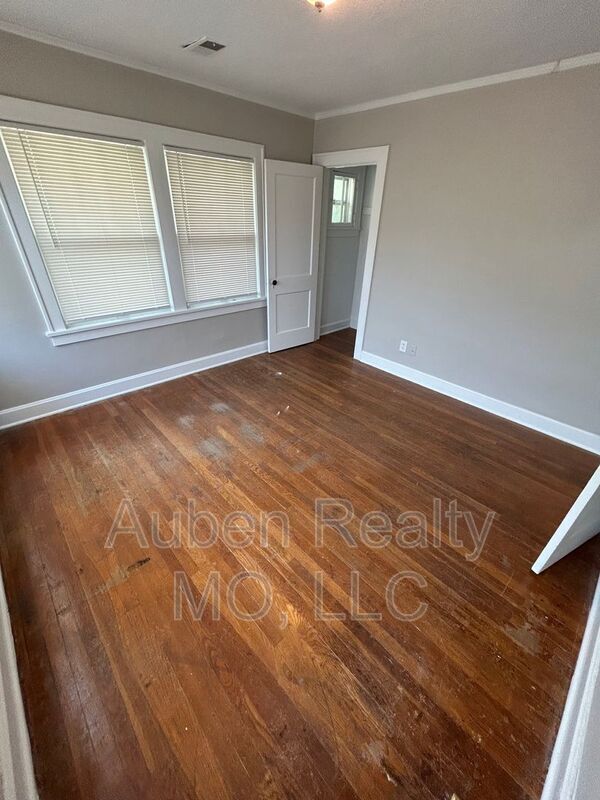 Building Photo - 5426 Harrison St