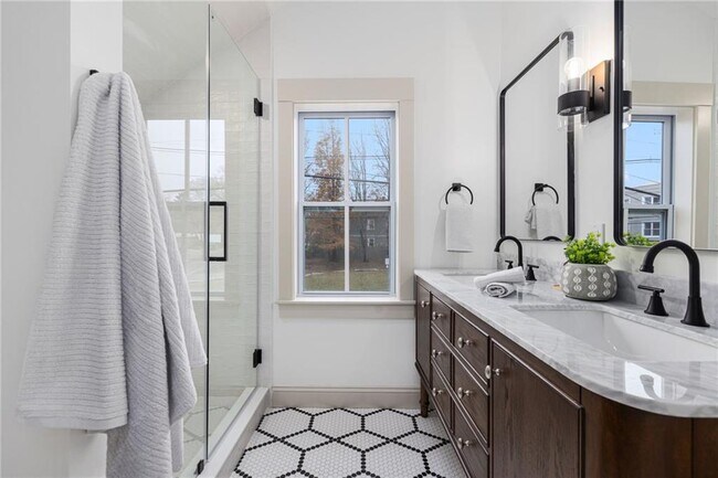 Building Photo - 214 Camp St