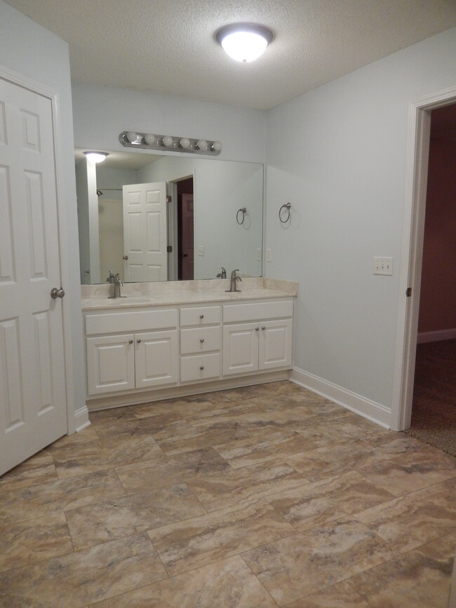 Master Bathroom with Double Sinks - 319 Southern Comfort Dr