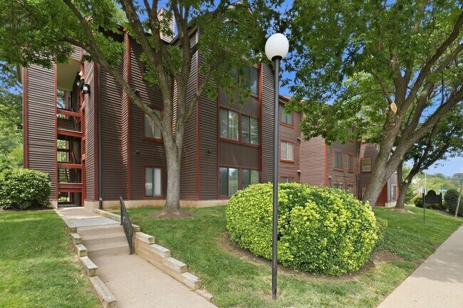 Building Photo - Contemporary design meets exceptional space in this inviting ground level residence, offering eff...