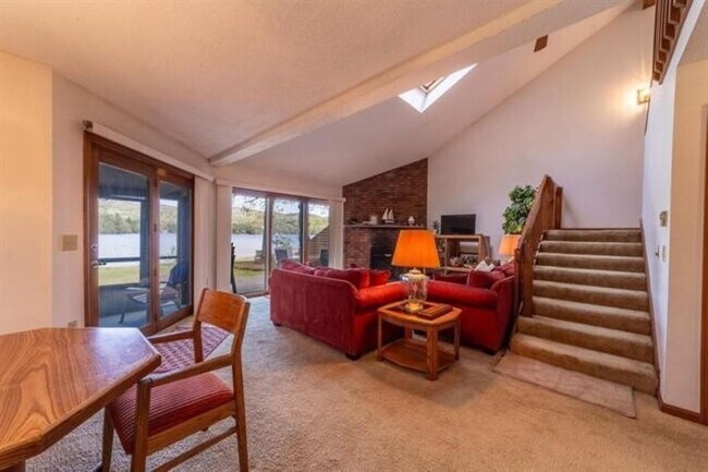 Building Photo - 15 Manor Estates Dr