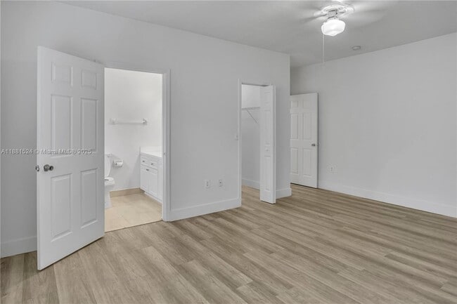 Building Photo - 865 SW 6th St