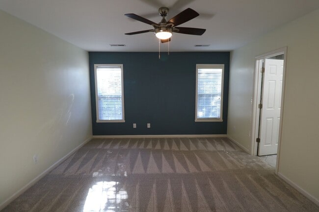 Building Photo - 128 Dover Dr