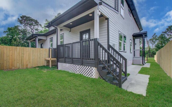 Building Photo - 8146 Cabot St