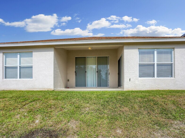 Building Photo - 24622 Volterra Ct