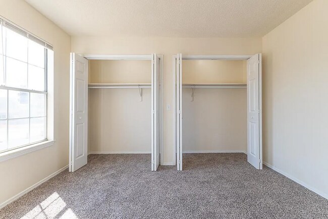 Building Photo - 410 SE J St A, B, C