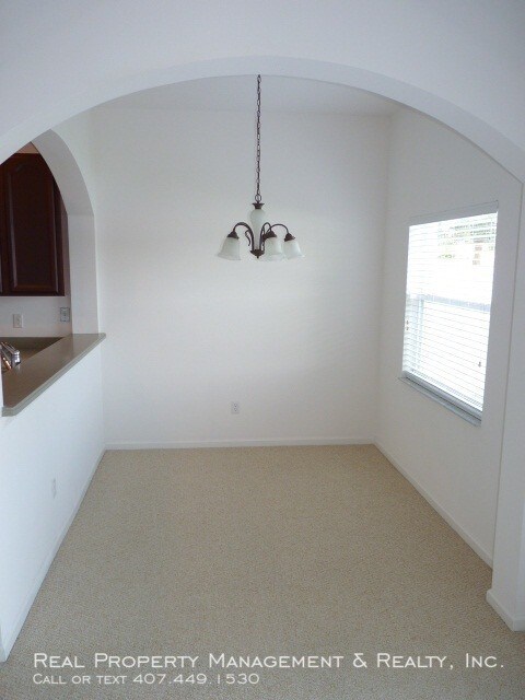 Building Photo - 3 BR / 2.5 BA Townhouse In Avalon Park