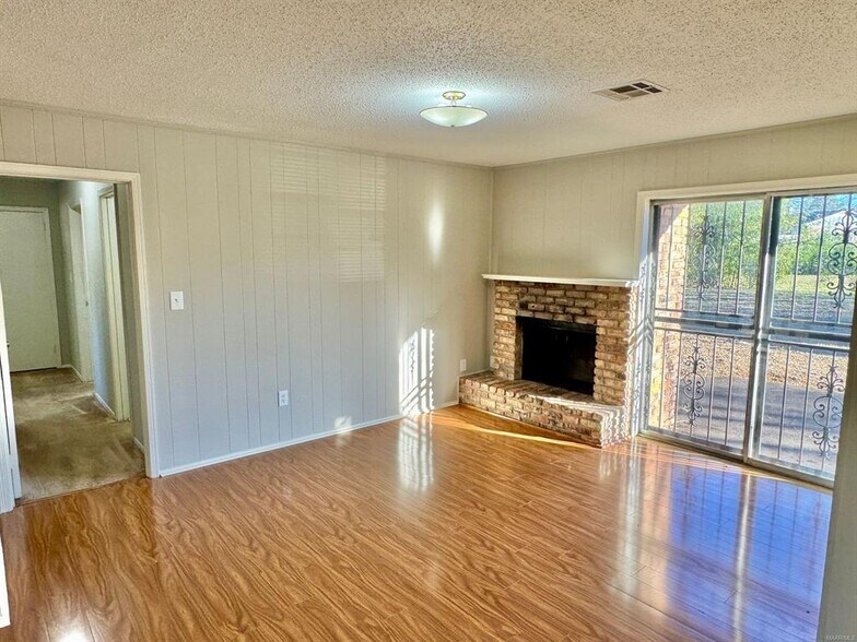 Building Photo - 6204 Lycoming Rd