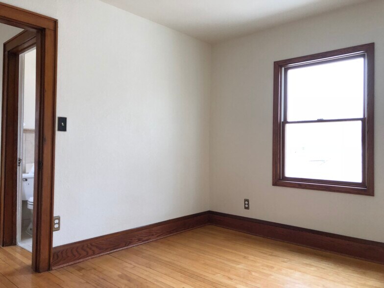 a view of bedroom 1. - 623 S 60th St