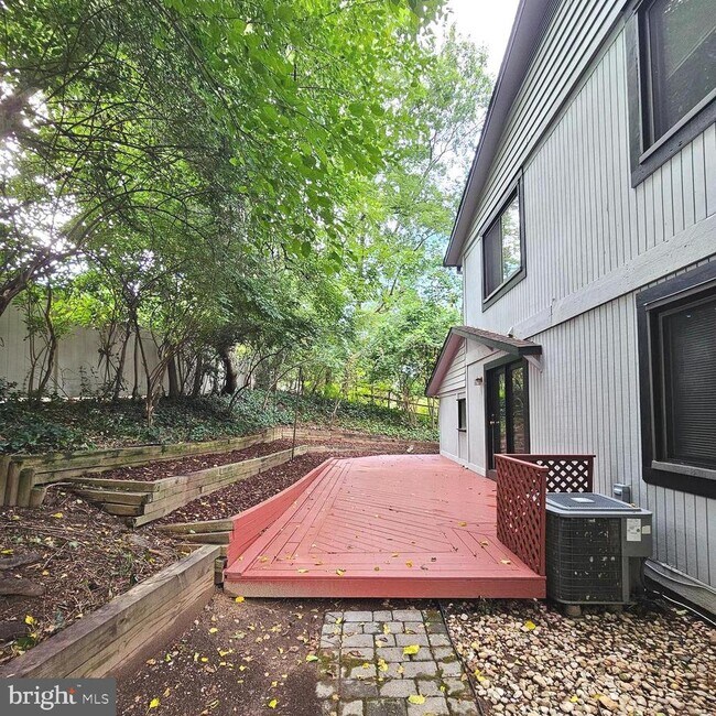 Building Photo - 1108 N Rockingham St