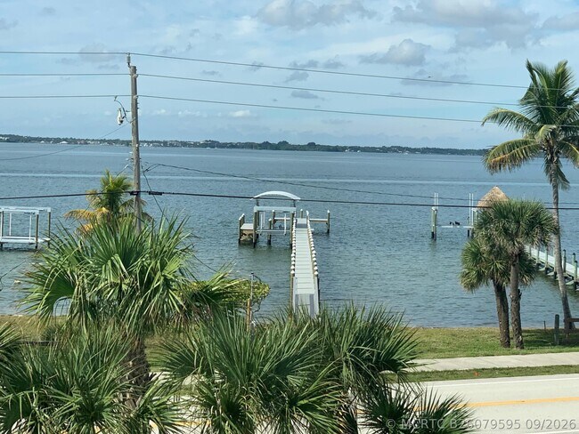 Building Photo - 12840 Jimmy Buffett Mem Hwy