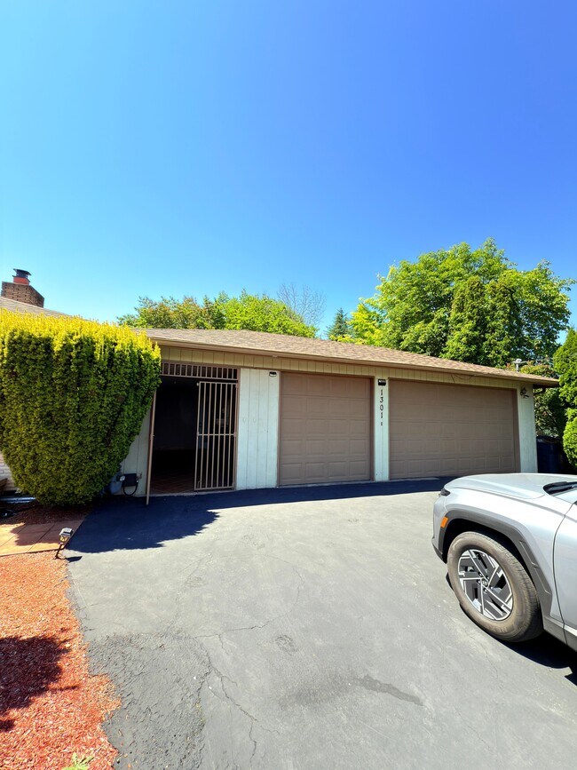 Building Photo - 1301 Marshall Drive Southeast