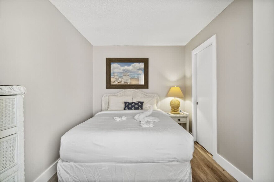 Building Photo - 8815 Thomas Dr