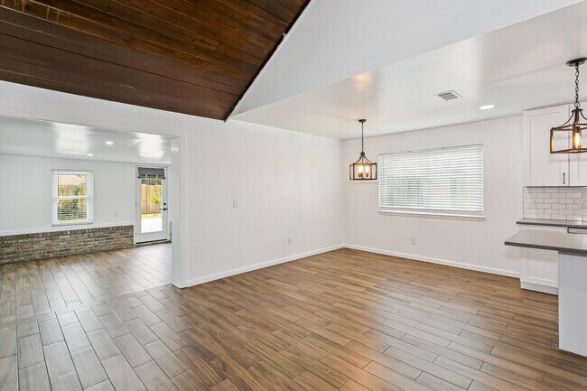 Building Photo - 470 Brian Cir