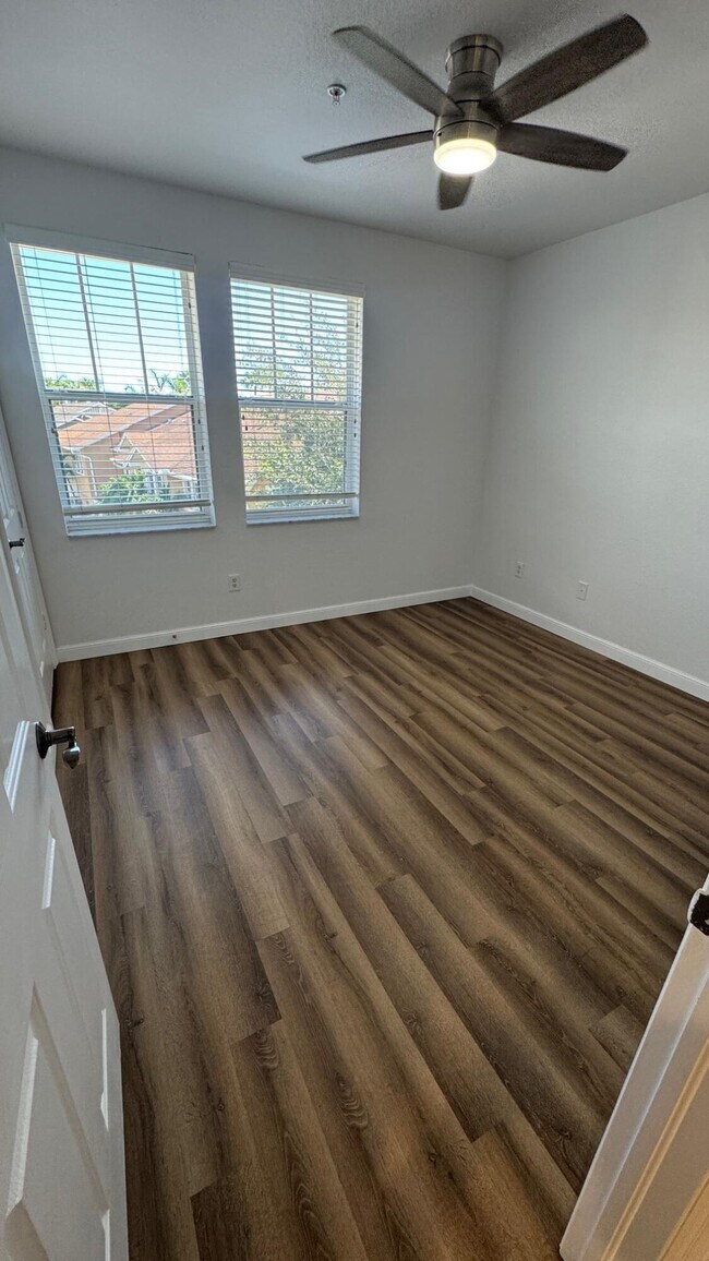 Building Photo - 430 Amador Ln