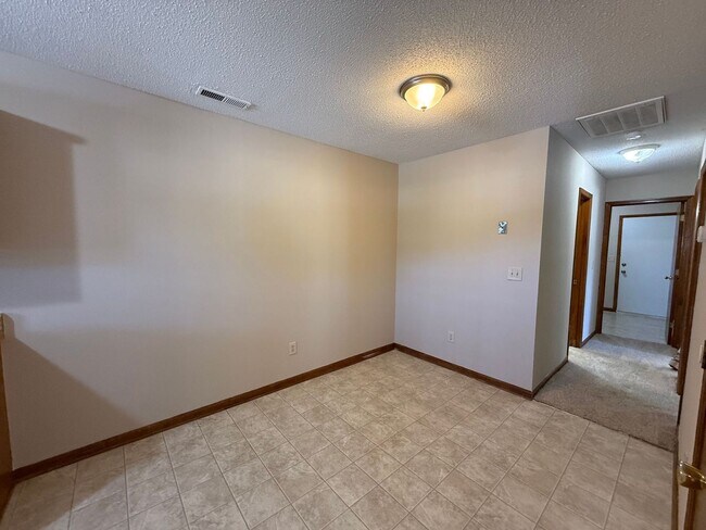 Building Photo - 102 Pete Jones Dr