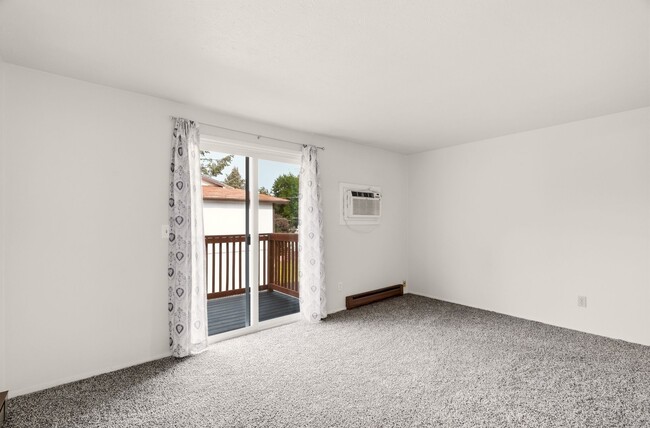 Building Photo - 13121 E Skyview Ave