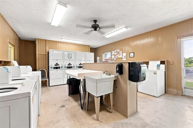 Building Photo - 12760 Indian Rocks Rd