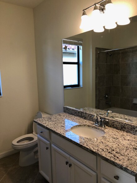 Building Photo - 1591 Santiago Cir