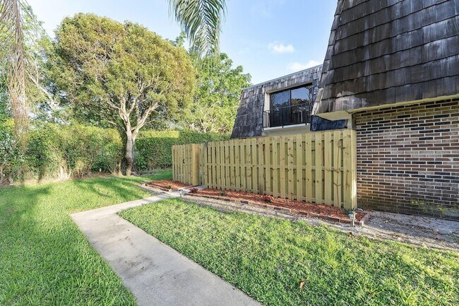 Building Photo - 1624 Forest Lakes Cir