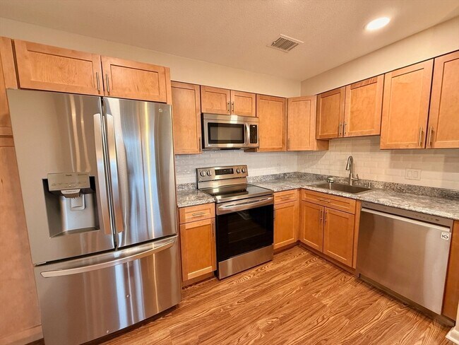 Building Photo - 1006 Paradise Rd