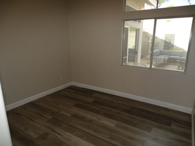 Building Photo - Beautiful One Story 2 Bedroom Townhome Wit...