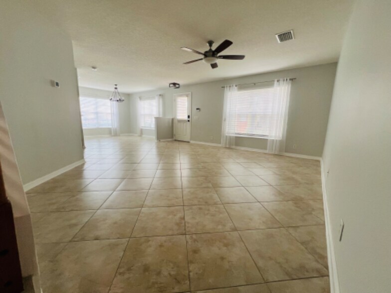 Building Photo - 3857 Island Way