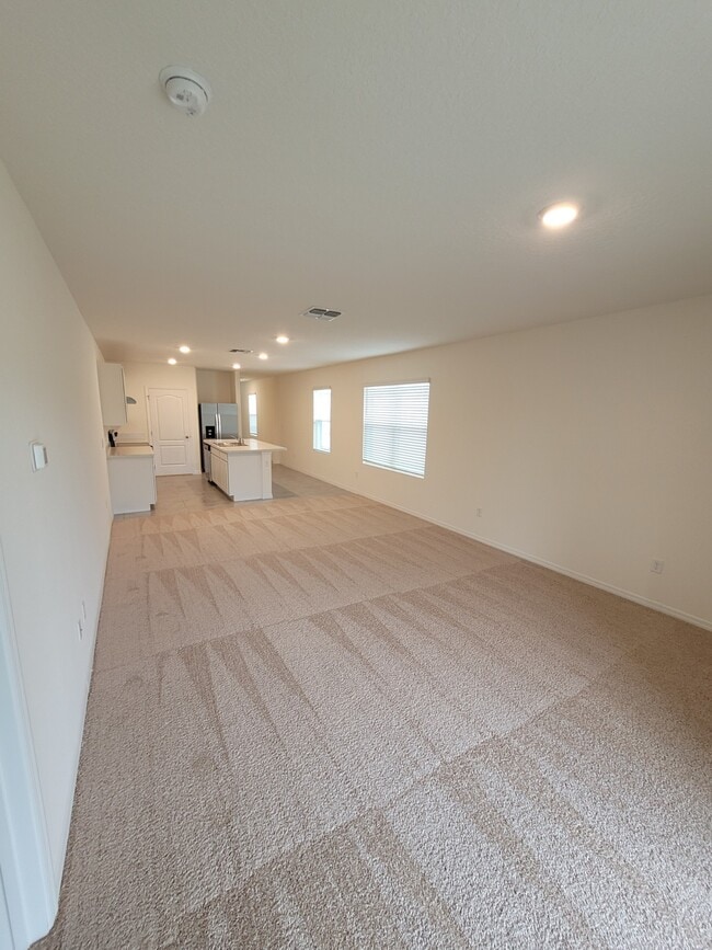 Building Photo - 488 Lily Ln