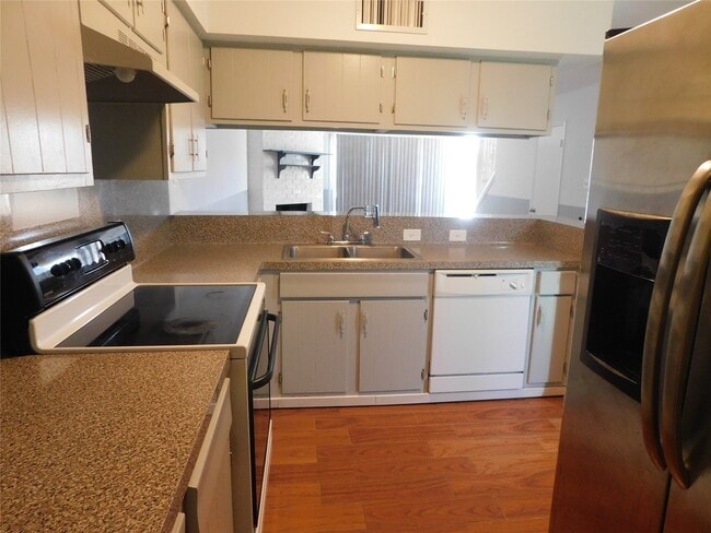 Building Photo - 9200 W Bellfort Ave