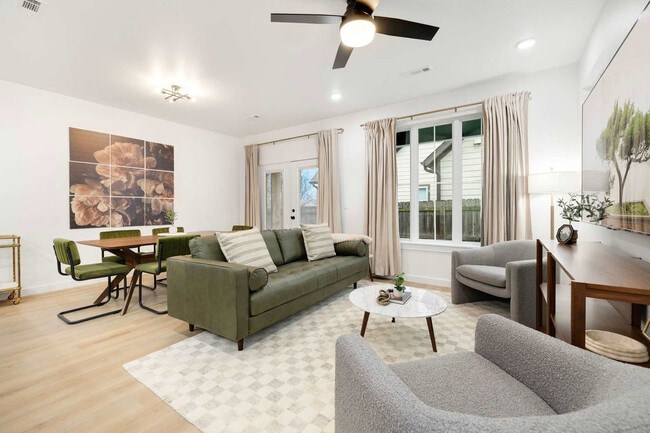 Primary Photo - 738 N 5th St