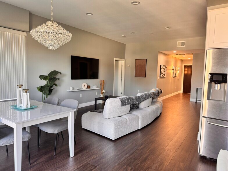 Building Photo - 889 Date St