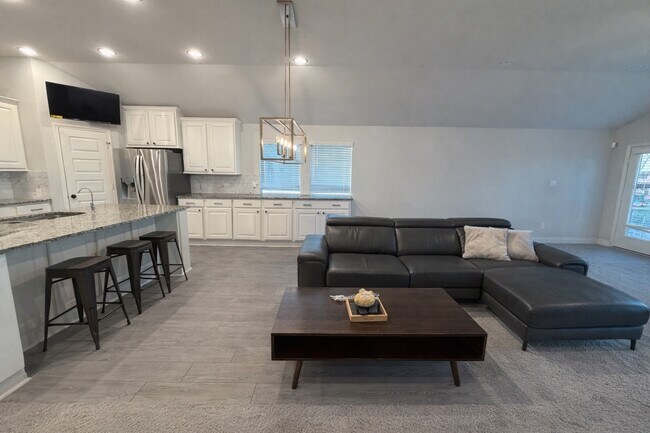 Building Photo - 12807 Spiegel St