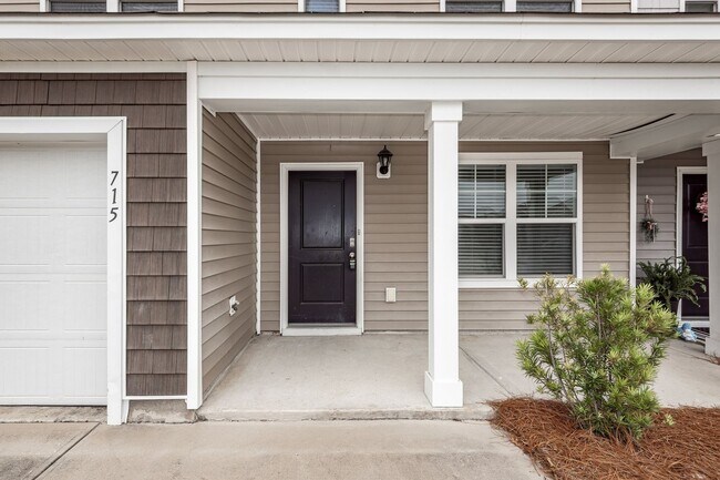 Building Photo - 3 Bedroom, 2.5 Bathroom Townhome in Cane Bay - Summerville