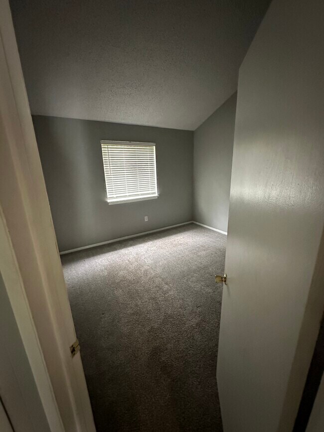 Building Photo - 105 View Ct