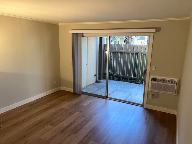 Building Photo - 2742 Oak Rd