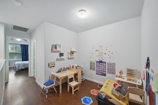 Building Photo - 6443 Calgary Woods Ln