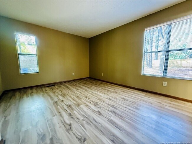 Building Photo - 210 Tiverton St