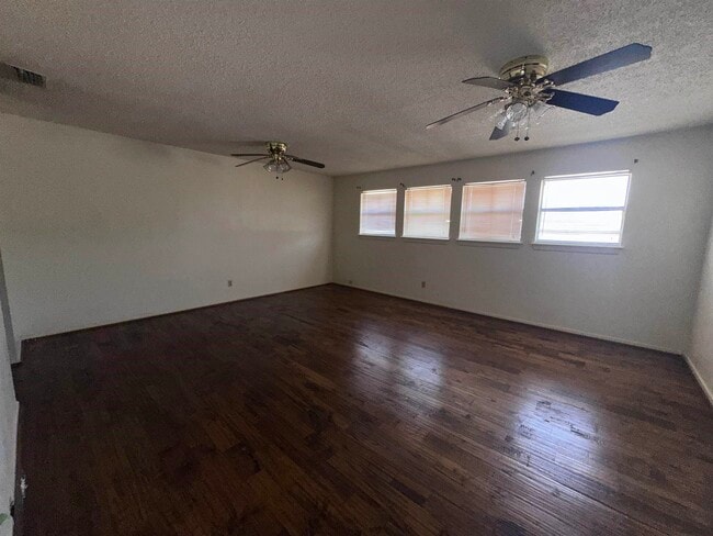 Building Photo - 106 Martingale