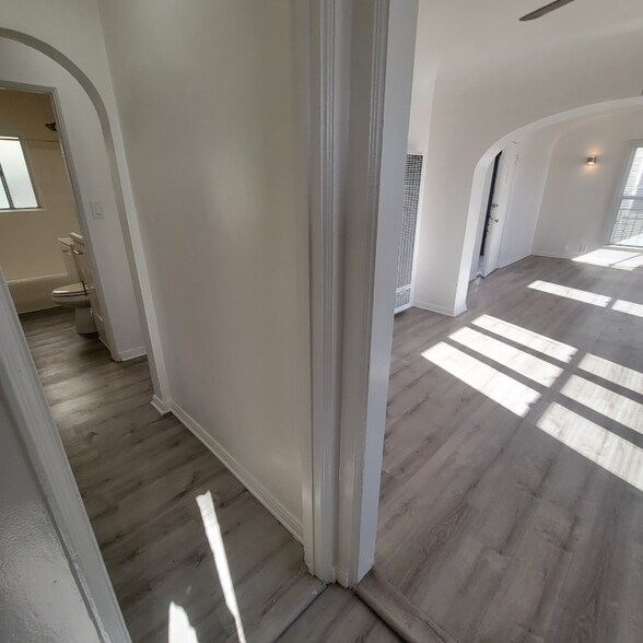 Building Photo - 1509 12th Ave