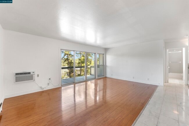 Building Photo - 2091 Ascot Dr