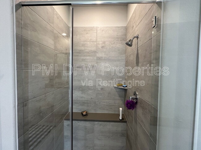 Building Photo - 2222 McMullin Dr