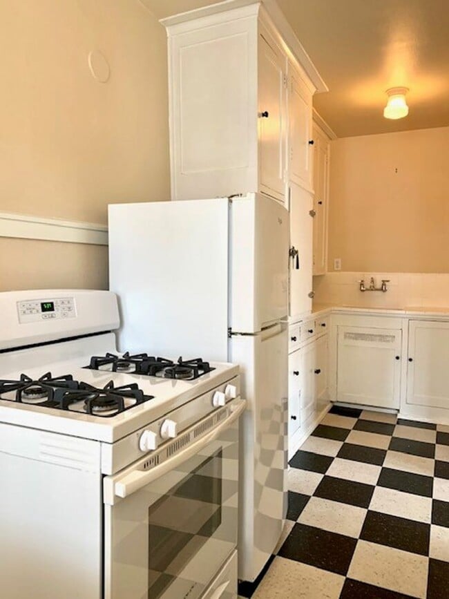 Interior Photo - Olympic Arms/ Grayson Apartments