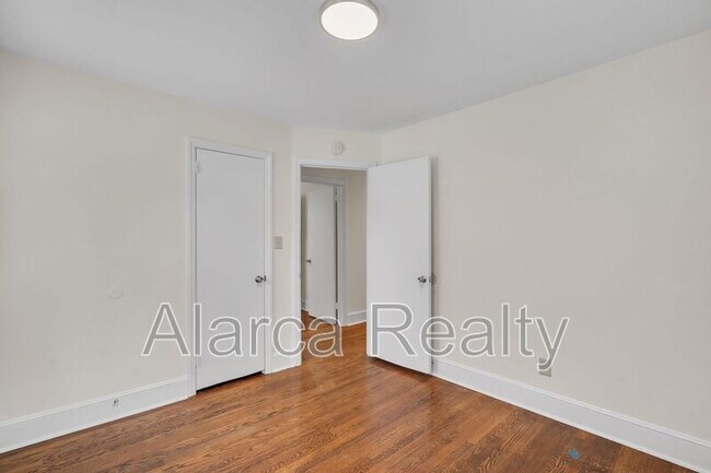 Building Photo - 3733 Manchester Dr